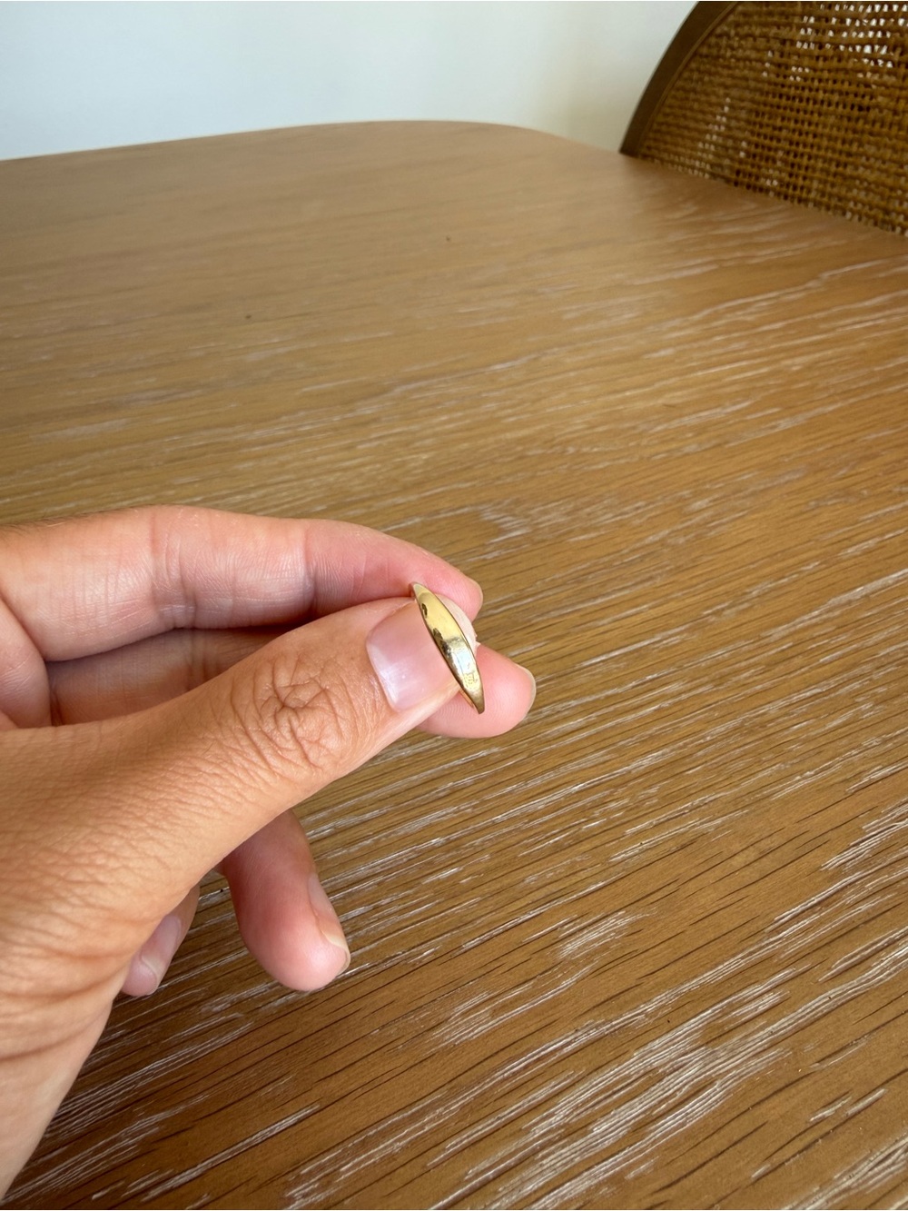 Mejuri Slim Signet 14K Gold Ring - Picture 5 of 9